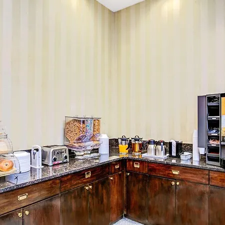 Hillcrest Hotel Near Jfk Airtrain-2