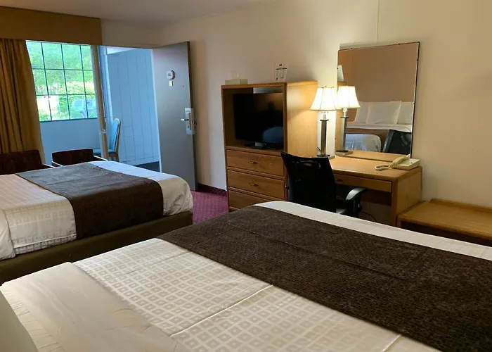 Red Carpet Inn & Suites Ebensburg