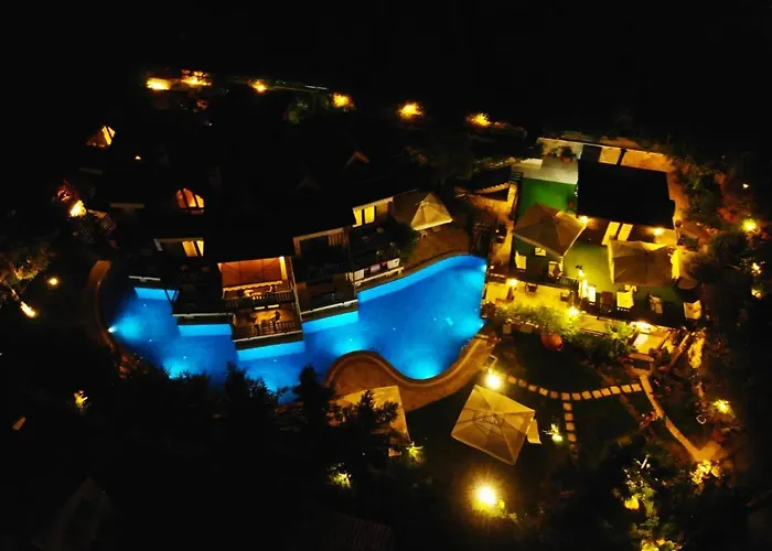 Alya Hotel Goecek