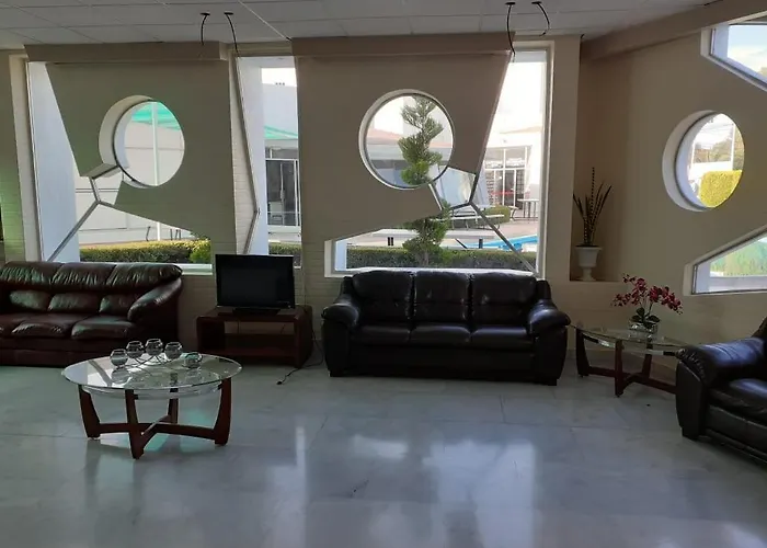Leo Hotel