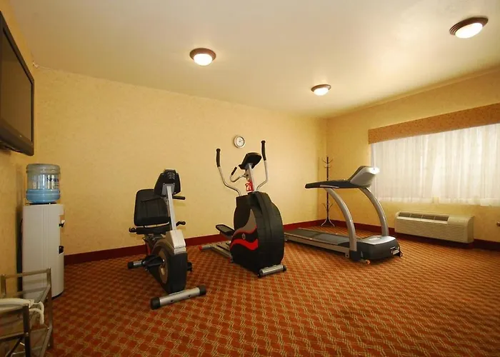 Best Western Inn & Suites - Henrietta