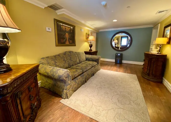 Atlantis Inn Hotel (Adults Only)