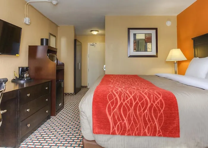 Econo Lodge Inn & Suites