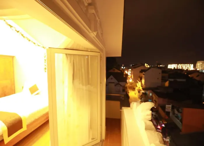 Ves - Pa Luxury Hotel