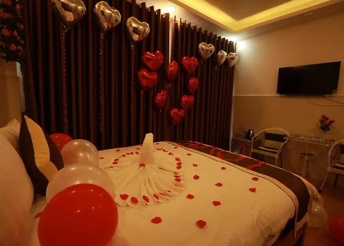 Ves - Pa Luxury Hotel