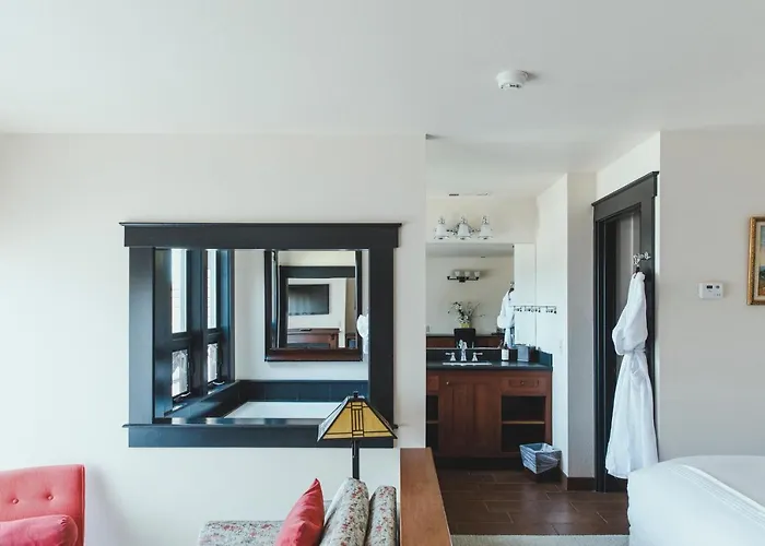 Noyo Harbor Inn