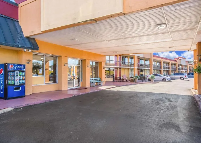 Econo Lodge Choice Hotels I-95 Savannah Gateway
