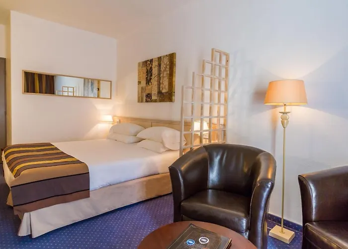 Golf Hotel