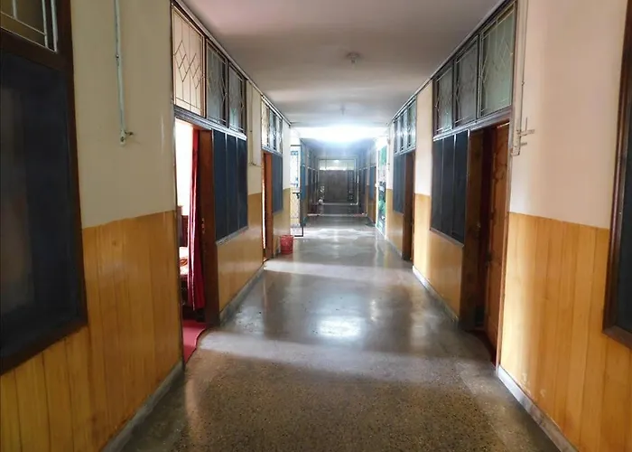 Lalazar Hotel