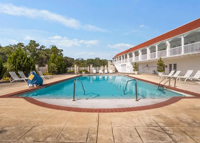 Gulf Hills Hotel & Retreat On The Water