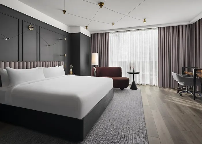 Renaissance Milwaukee West Hotel Wauwatosa
