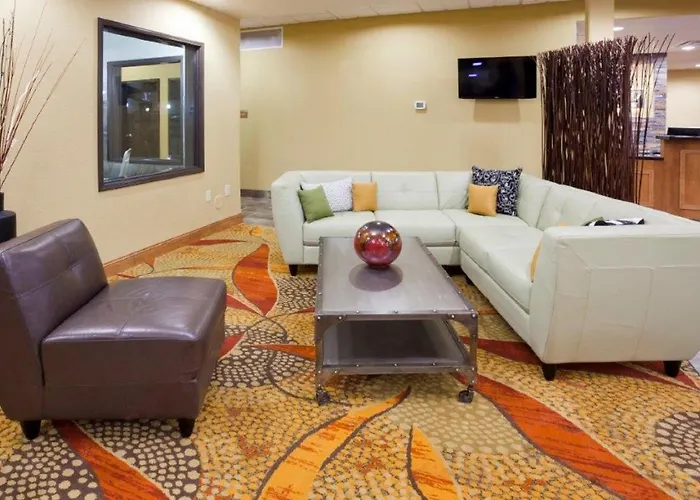 Comfort Inn & Suites Grand Forks Near Alerus Center