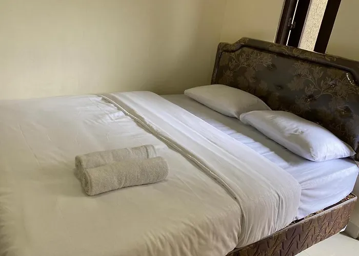Jatiwinangun Homestay Near Gor Satria Purwoketo Mitra Reddoorz