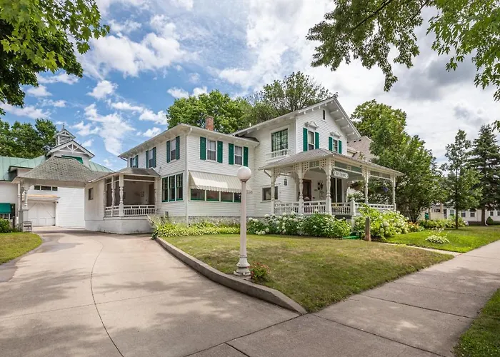 Carriage House Bed & Breakfast