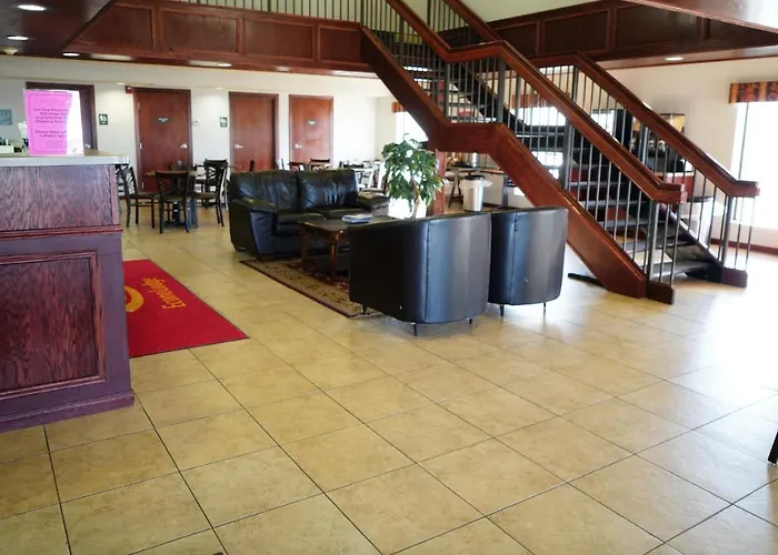 Econo Lodge Inn & Suites Kearney South