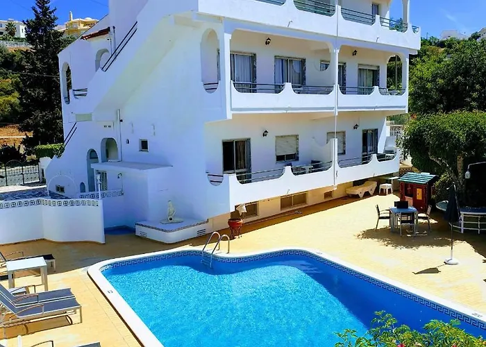 Aaa Apartments