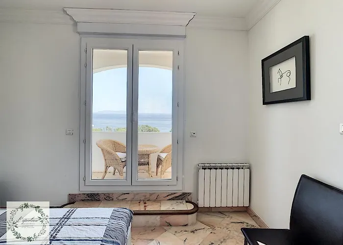 Seaview Villa Marlau