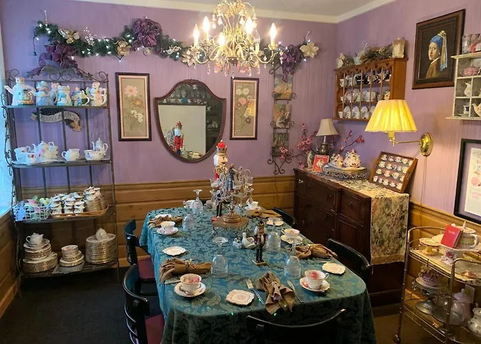 Emerald Necklace Inn Bed And Breakfast Lakewood