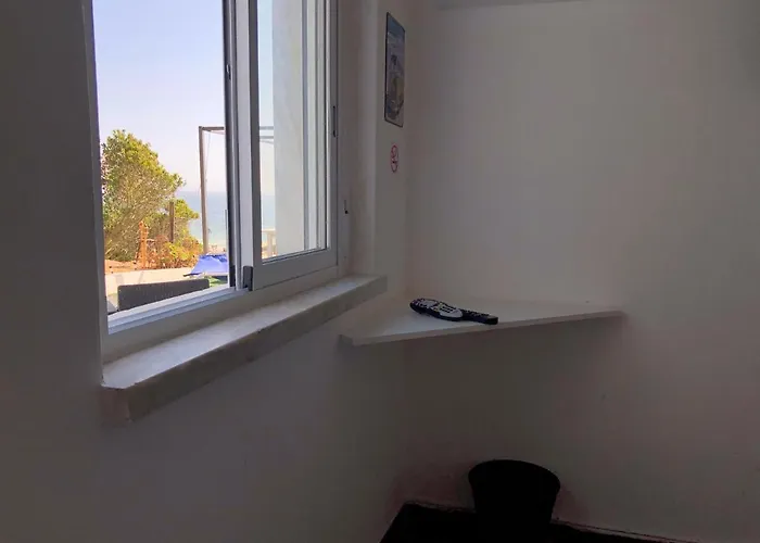Fonte Da Telha Cliff House