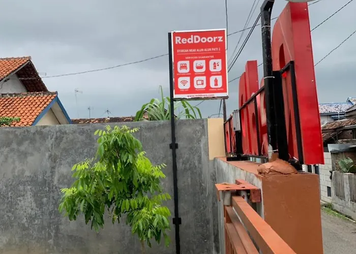 Reddoorz Syariah Near Kawasan Simpang Lima Pati
