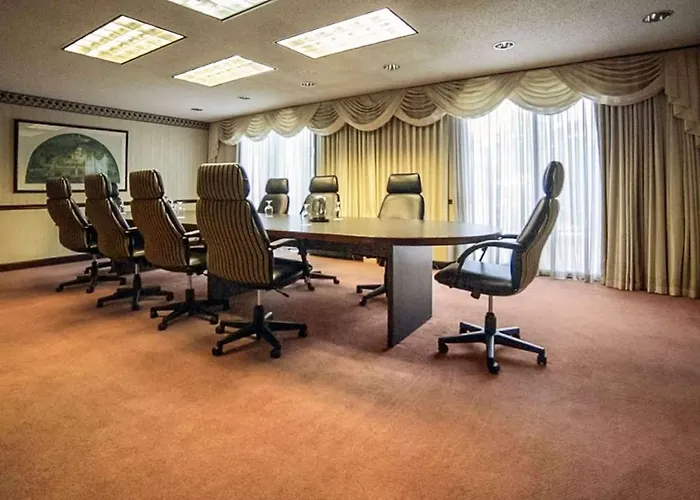 Magnuson Grand & Conference Center Somerset-Bridgewater