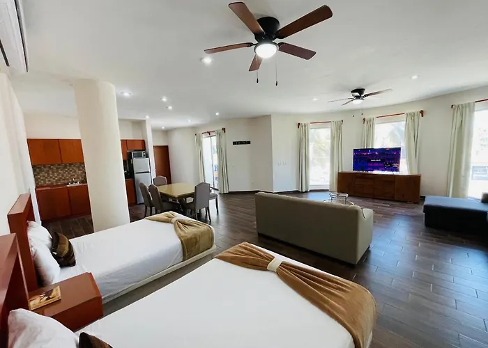 La Lola Hotel&Suites