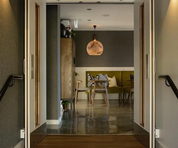 14Th Lane Urban Hotel