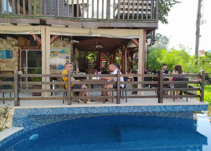 Alya Hotel Goecek
