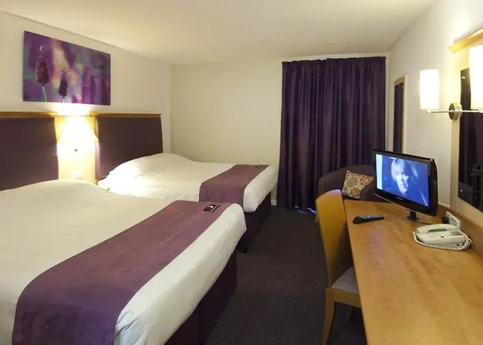 Premier Inn London Heathrow Airport T2 & T3 - Bath Road