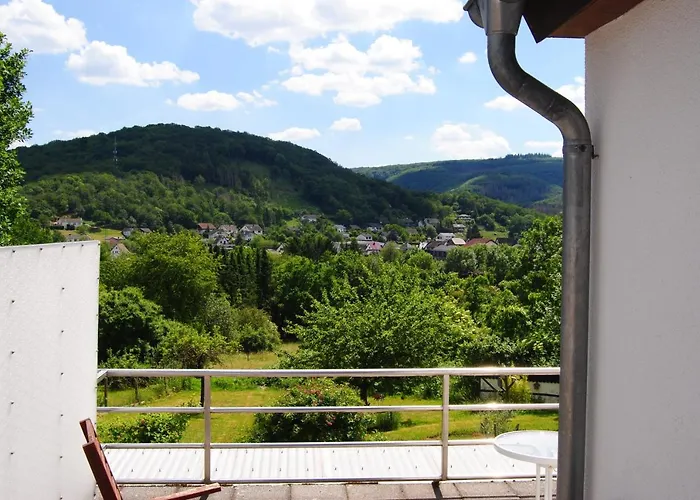 Hinter den Spiegeln