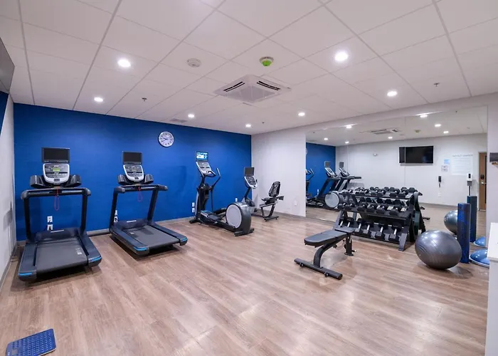 Holiday Inn Express & Suites Dayton East - Beavercreek By Ihg