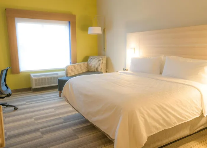 Holiday Inn Express & Suites Dayton East - Beavercreek By Ihg