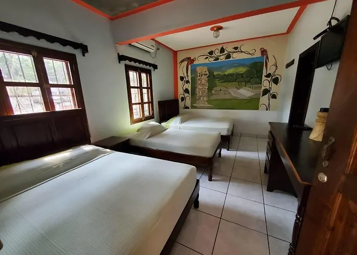 Hotel & Hostal Yaxkin Copan