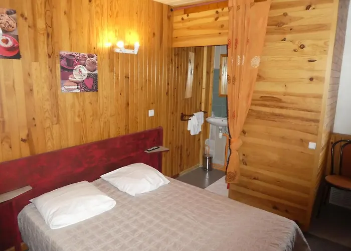 eTANIT ! Parking VélO, Etape Bicycle - 1mn a toute Connection Bus,Train et Aéroport - Calme Plein Centre de Beziers pour visiter,manger - Chambres Climatisées, Spacieuses Amenagees pour Singles, Couple, et ou Familles - Consigne et Petit Dej en plus