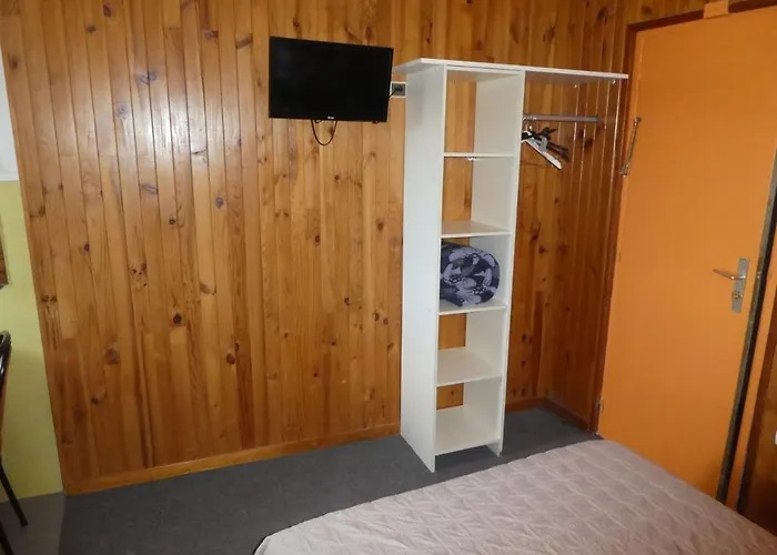 Etanit ! Parking Velo, Etape Bicycle - 1Mn A Toute Connection Bus,Train Et Aeroport - Calme Plein Centre De Beziers Pour Visiter,Manger - Chambres Climatisees, Spacieuses Amenagees Pour Singles, Couple, Et Ou Familles - Consigne Et Petit Dej En Plus