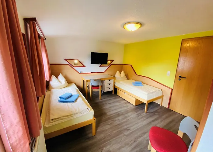 Haus Rosenbaum am Rennsteig Gruppenhaus - Pension - Begegnungsstätte bis 50 Personen
