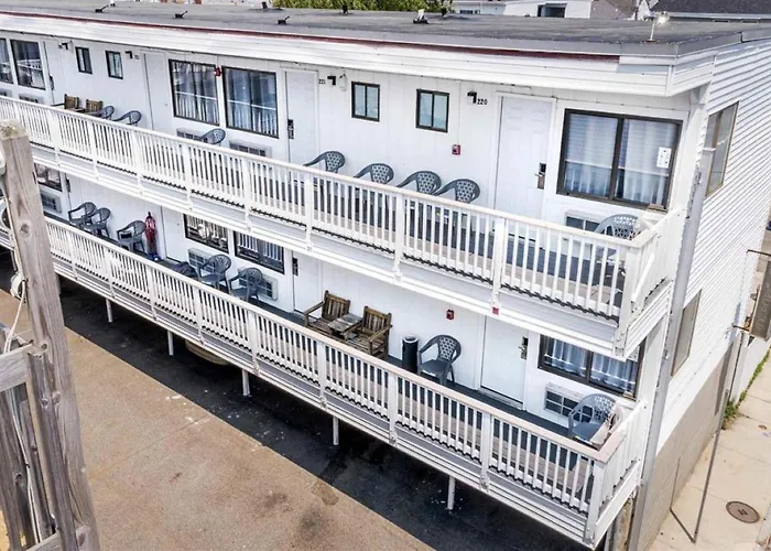 Hampton Harbor Motel