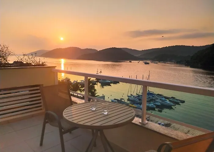 Cobertura Com Vista Para O Mar.