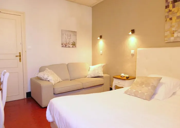 Logis Hotel De Provence