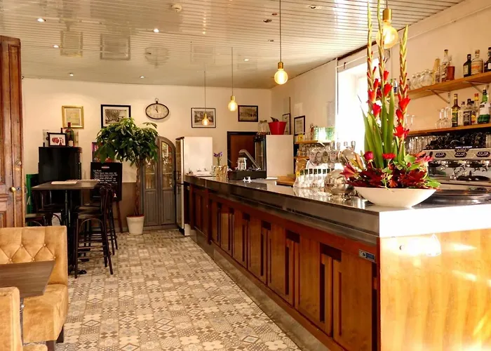 Logis Hotel De Provence