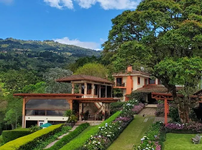 Finca Paraiso Mountain Retreat Near San Jose Airport