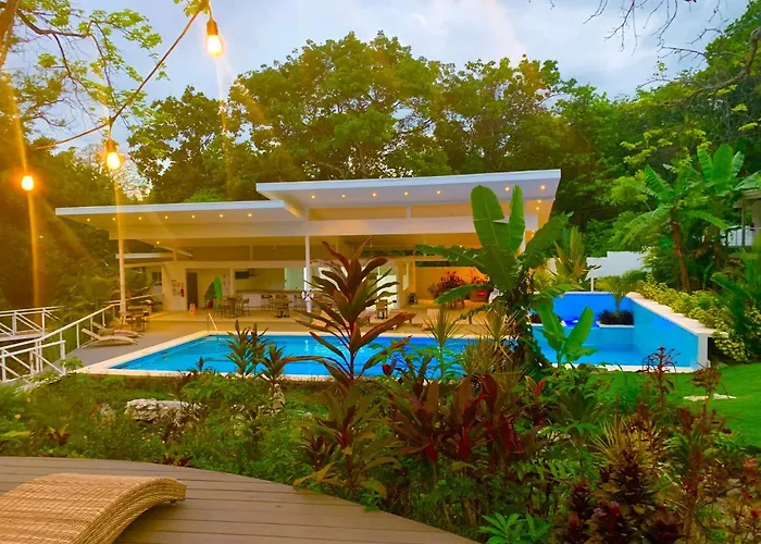 Aves Hotel Montezuma