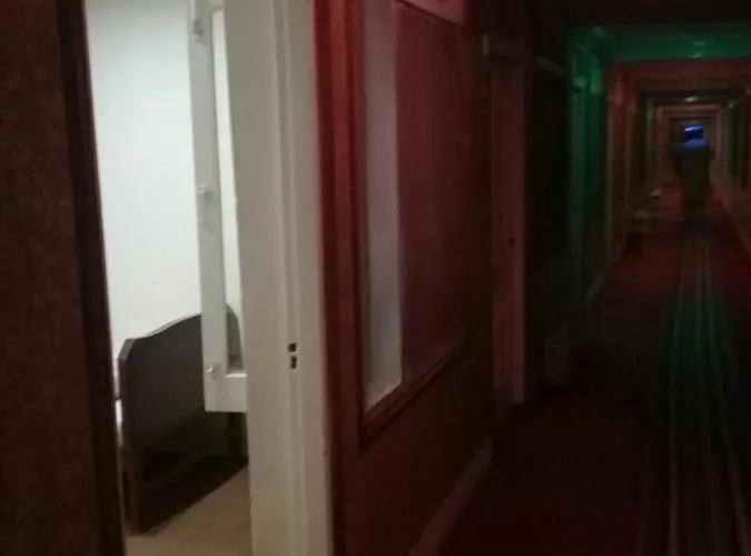 Hotel Deluxe