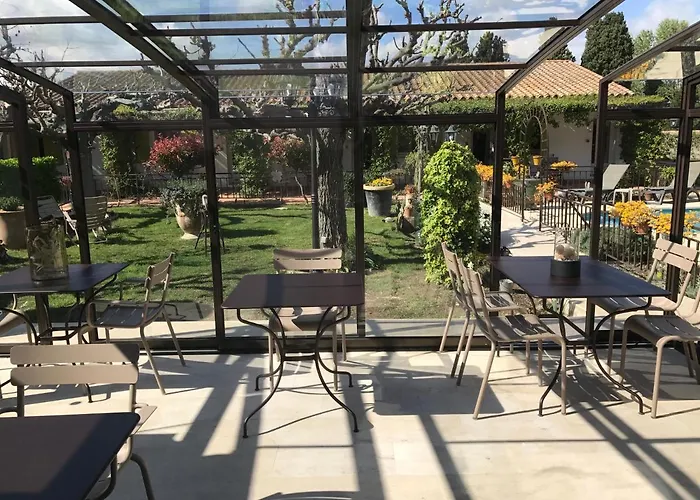 Logis Hotel Restaurant Hostellerie De La Tour