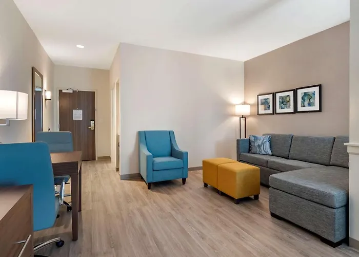 Comfort Suites Grandview - Kansas City