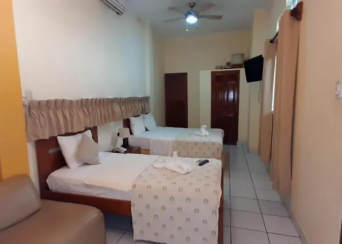 Hostal Huayruro