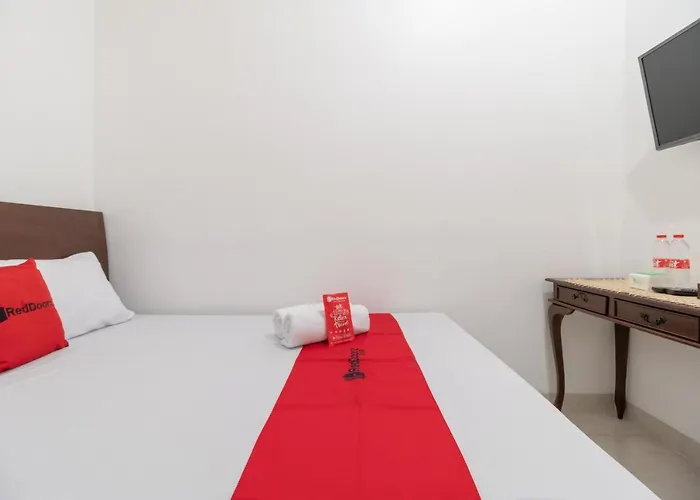 Reddoorz Syariah Near Summarecon Mall Bekasi
