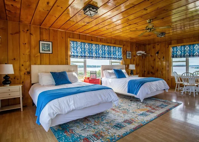 Friars Bay Inn & Cottages