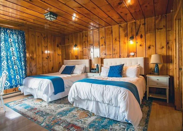 Friars Bay Inn & Cottages