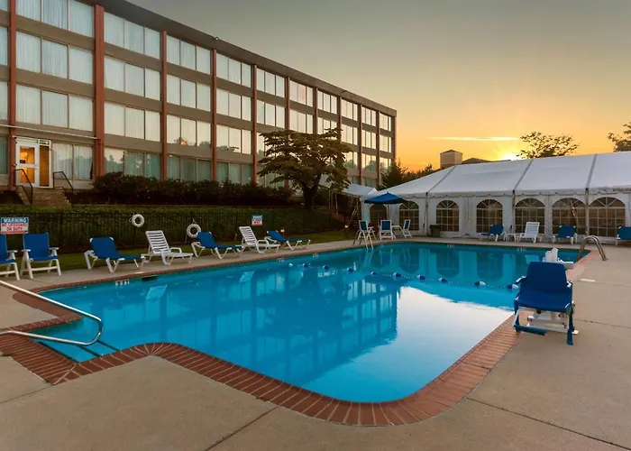 Chester Hotel And Conference Center